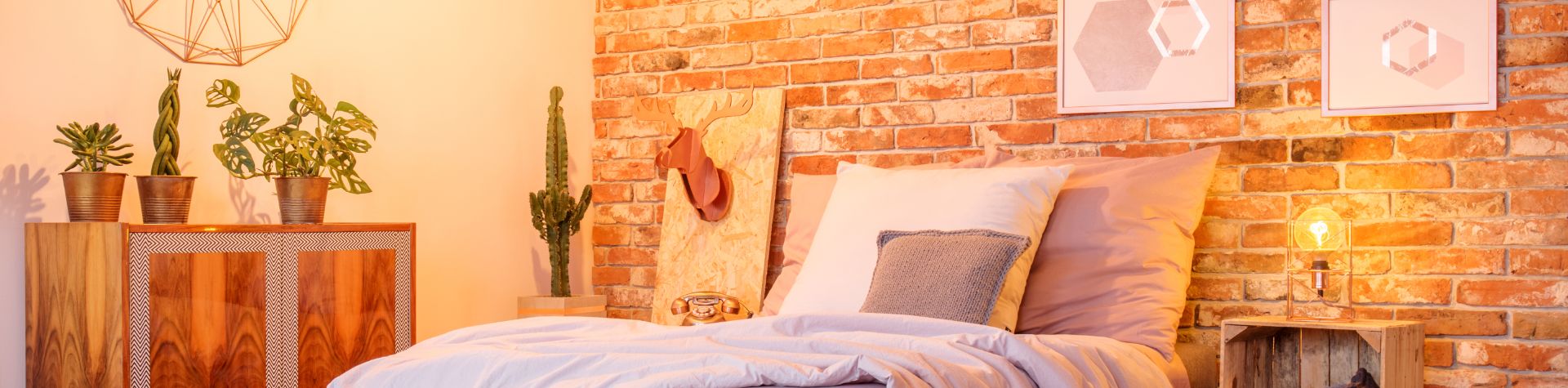 Décoration au-dessus du lit : 12 idées pour une chambre tendance